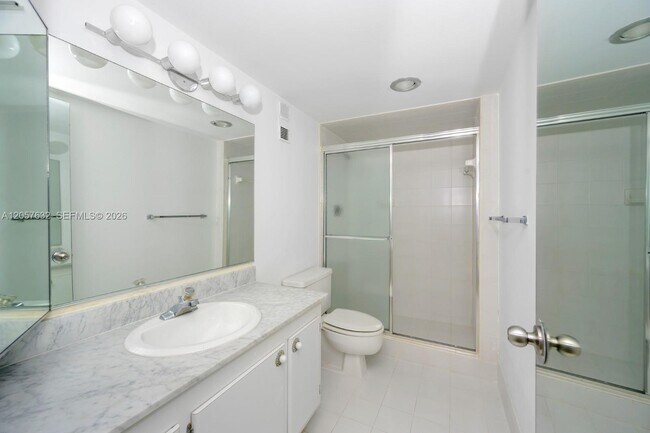 Building Photo - 1300 NE Miami Gardens Dr
