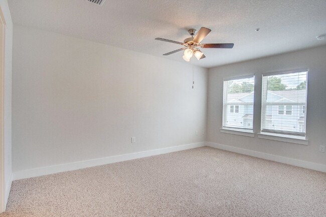 Building Photo - Spacious North Pensacola Townhome Featuring Modern Finishes, Granite Kitchen, Private Garage, Com...