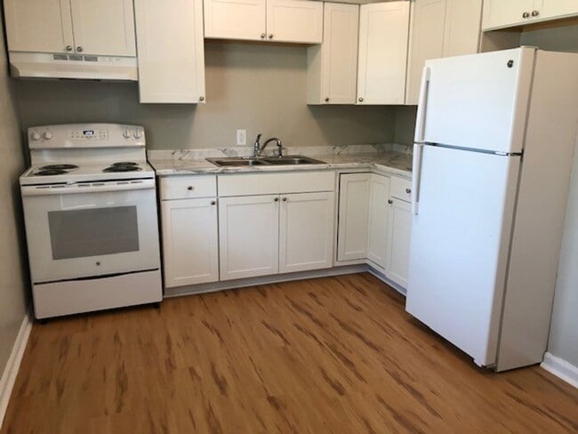 Building Photo - 2 bd 1 ba duplex in a Great Location