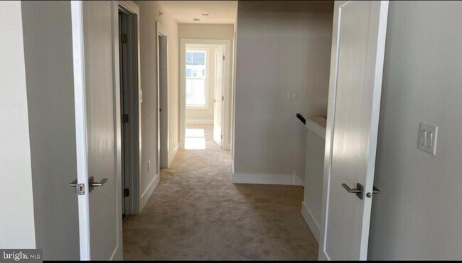 Building Photo - 607 Mockernut Ct