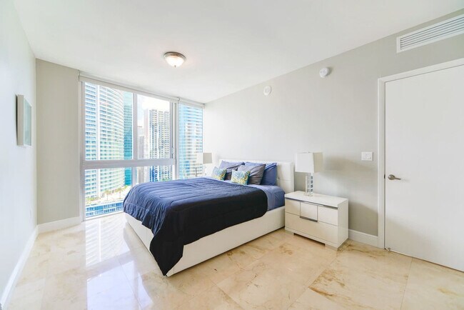 Building Photo - 485 Brickell Ave