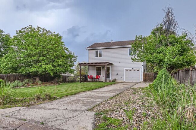 Building Photo - Updated 4-Bedroom with Serene Outdoor Spac...