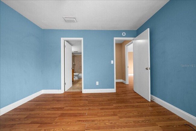 Building Photo - 2142 NE 45th Ave