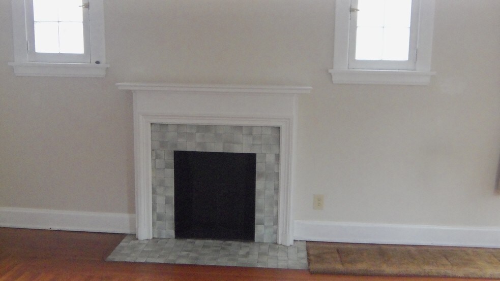 FAKE FIREPLACE - 1179 Herschel Ave