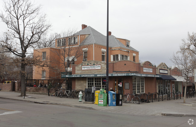 Building Photo - Three Oaks Apartments