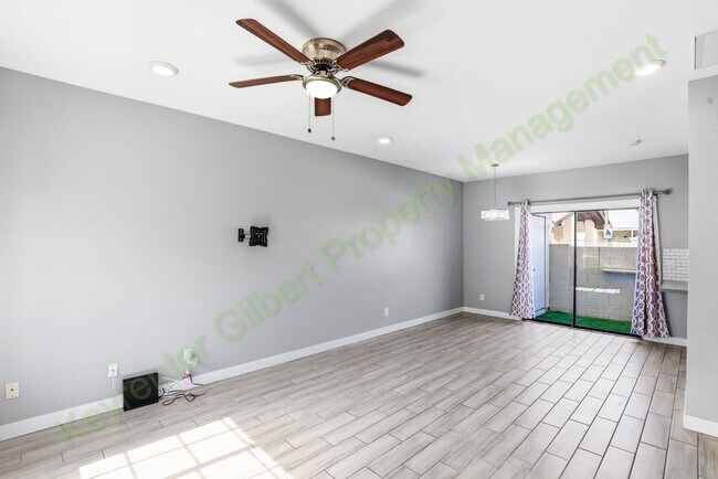 Building Photo - Charming Townhome Living in the Heart of Chandler – Community Pool & Prime Location!