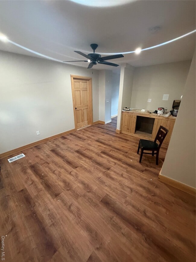 Building Photo - 80 Old Glenham Rd