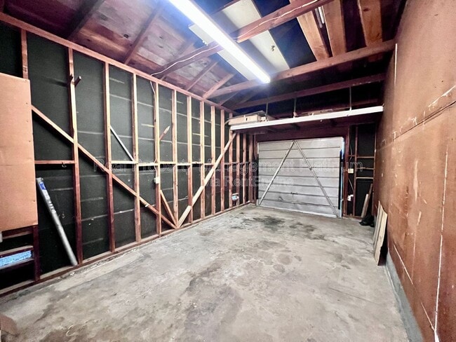 Building Photo - 1132 W Saginaw Way