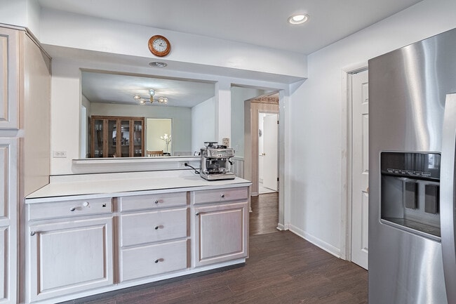 Building Photo - 3890 Gregory Dr