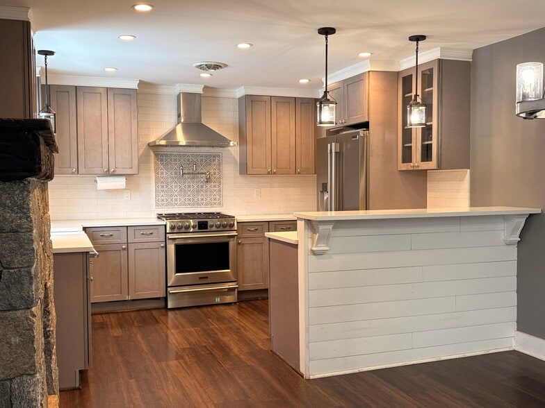 Building Photo - 104 Cottage Rd