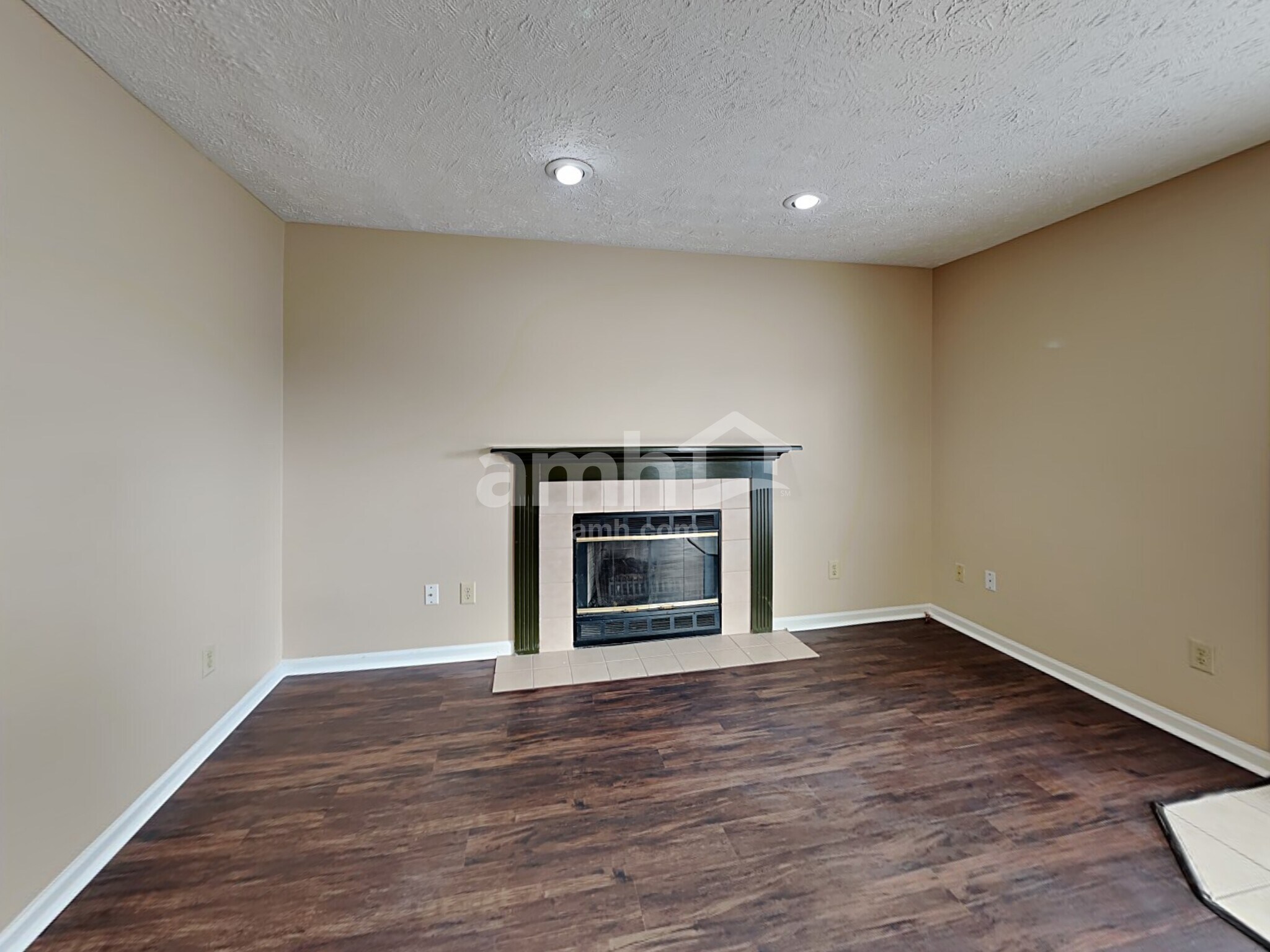 Building Photo - 8039 Southern Springs Blvd