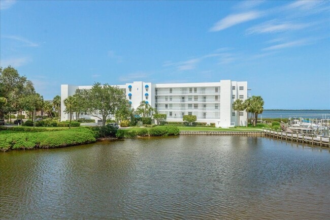 Building Photo - 6124 S River Run Dr