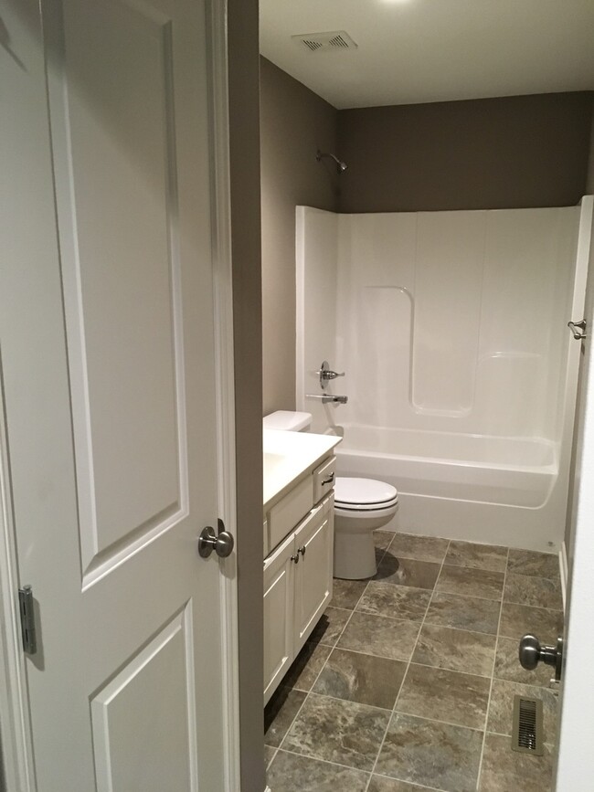Building Photo - 3 Bed 2 Car Townhome in Grain Valley