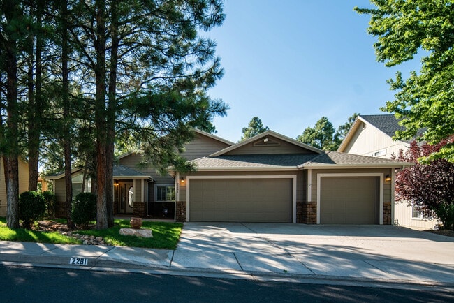 Building Photo - Beautiful Walnut Ridge Home!