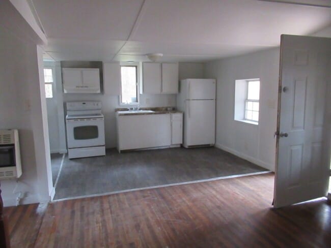 Building Photo - 27 Twin Oak Dr