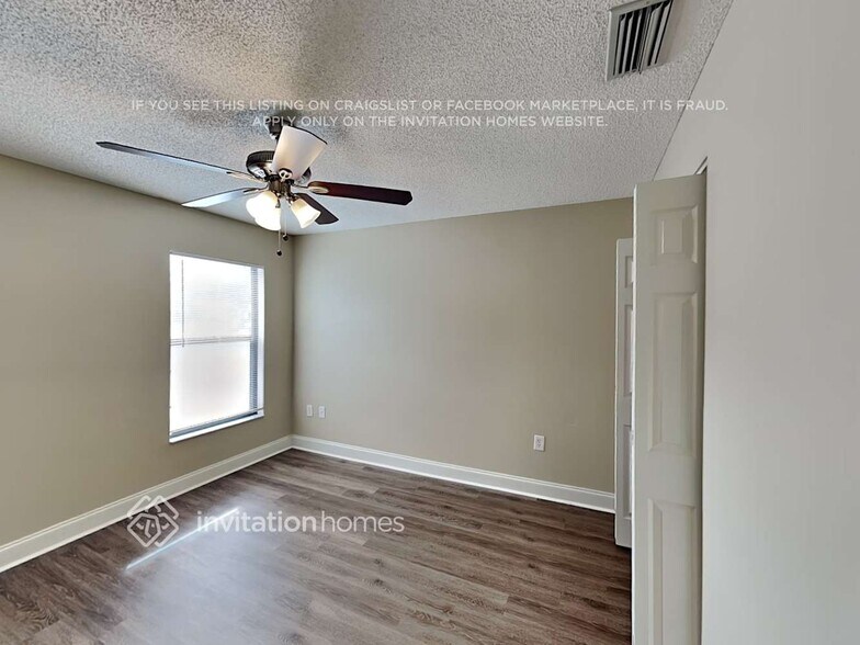 Building Photo - 2297 Cork Oak St E
