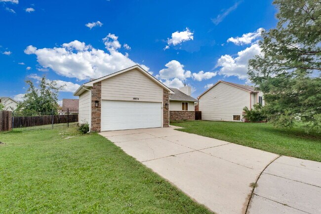 Building Photo - "Spacious 4-Bedroom Gem with 3 Full Baths ...