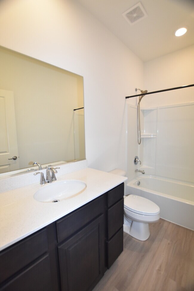 Building Photo - 2945 Showplace Dr