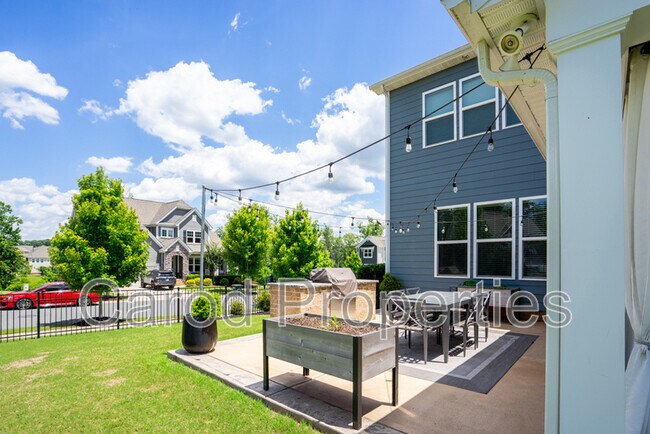 Building Photo - 5000 Hudson Mill Dr