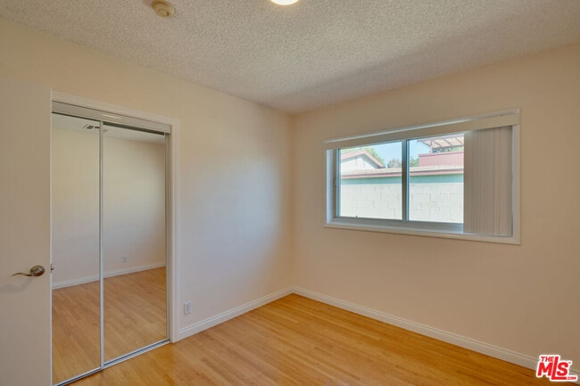 Building Photo - 431 W Acacia Ave