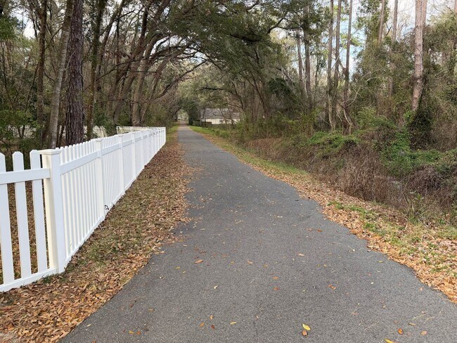 Building Photo - 4BR/2BA POOL home in NW Gainesville!