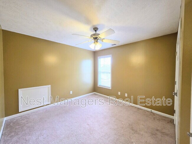 Building Photo - 1612 Middle Creek Cir