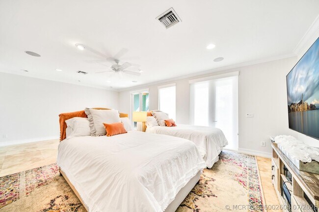 Building Photo - 138 Marine Way