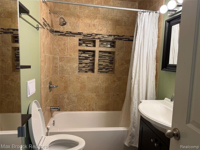 Building Photo - 3602 Elmhurst Ave