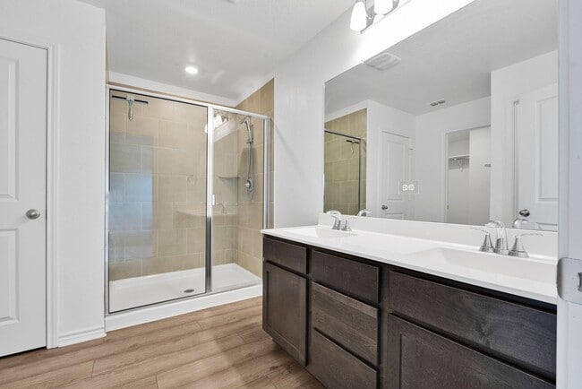 Building Photo - Charming 3 Bed 2.5 Bath Home in Tierra Buena with Community Amenities!