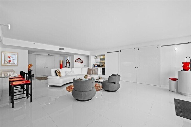 Building Photo - 5280 N Ocean Dr