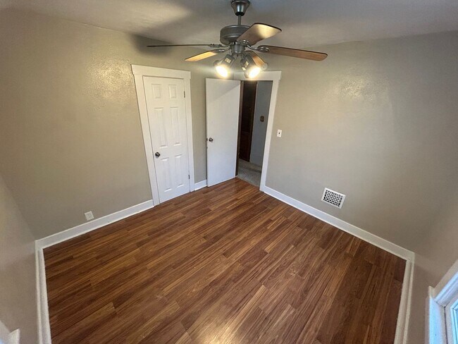 Building Photo - Charming 3-bed, 1-bathroom house located in North End Toledo, OH.