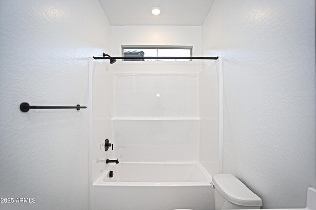 Building Photo - 773 W Lark Dr