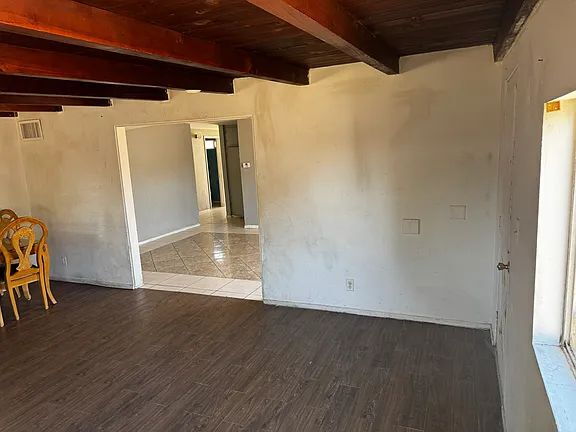 Building Photo - Large 5 bedroom single story ranch house