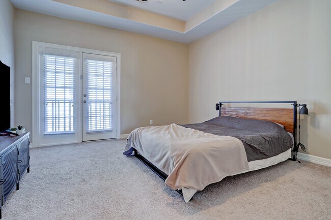 Building Photo - 1530 W 25th St