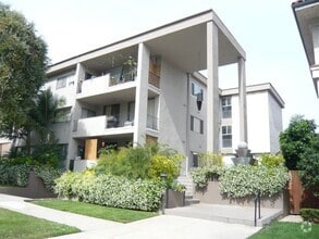 Building Photo - 1810 Ramona Ave