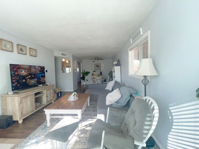 Building Photo - IMPROVED PRICE!!!!!!  Gorgeous 3 bedroom r...