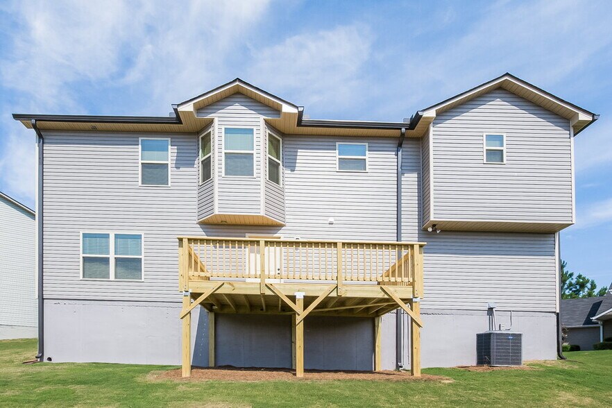 Building Photo - 323 Trailside Dr