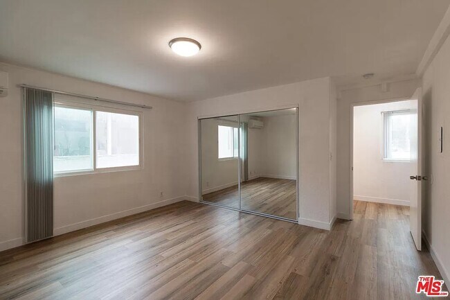 Bedroom - 601 S Grevillea Ave