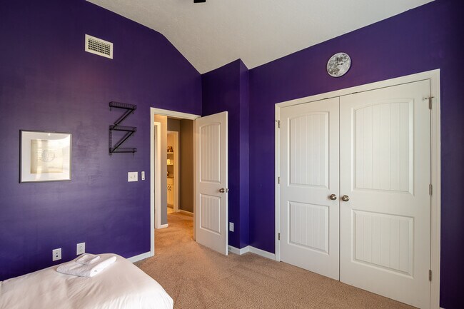 Building Photo - 4830 Fairmont Dr