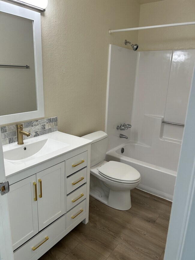 bathroom - 4326 W 142nd St