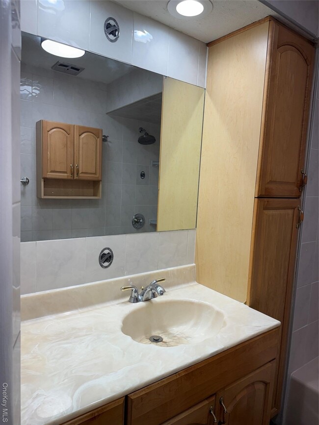 Building Photo - 83-13 149th Ave