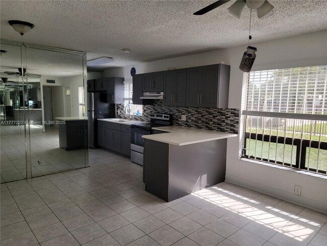 Building Photo - 3 bedroom in Miami Gardens FL 33056