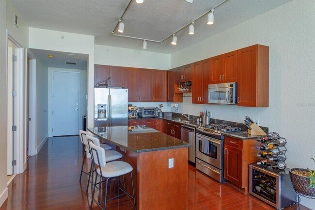 Building Photo - 150 E Robinson St