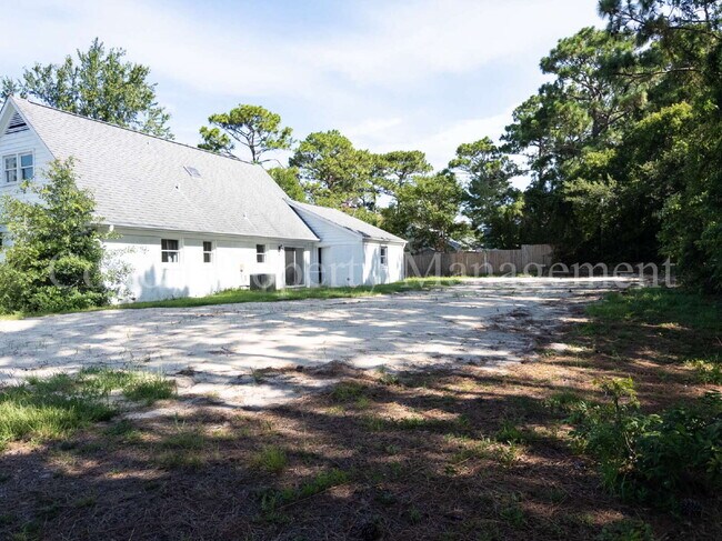 Building Photo - 824 Haymarket Ln
