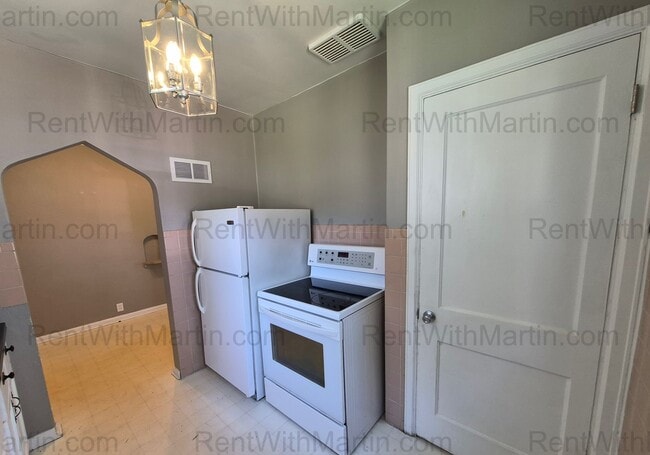 Building Photo - FOR RENT-925 Hammond Ave- Pets Ok*