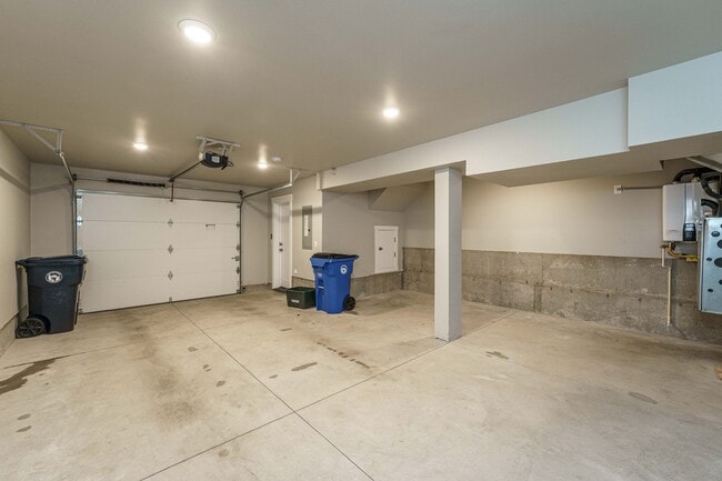 Building Photo - 804 NW 7th Ave