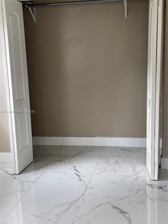 Building Photo - 881 NE 156th Terrace