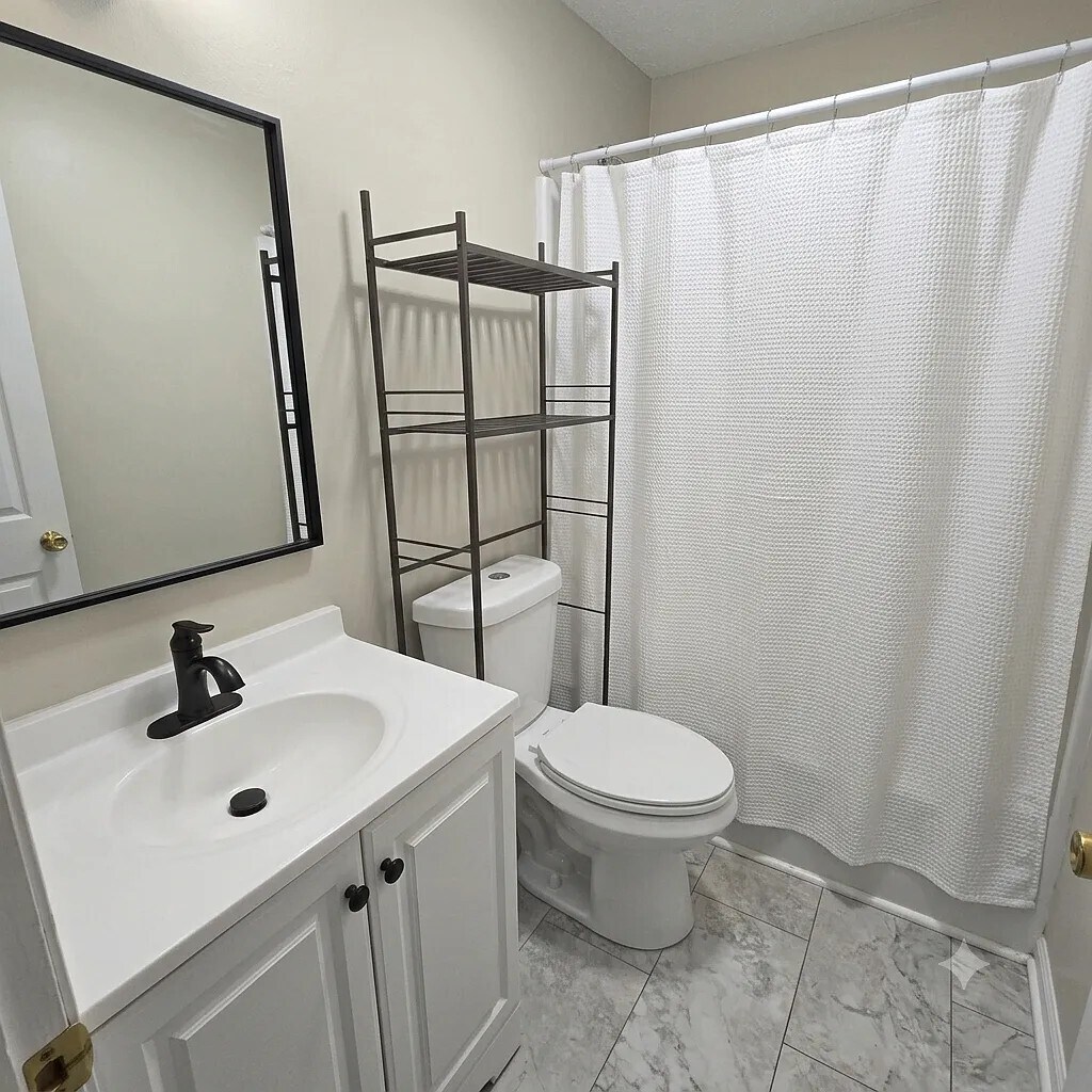Building Photo - 906 Litchfield Way