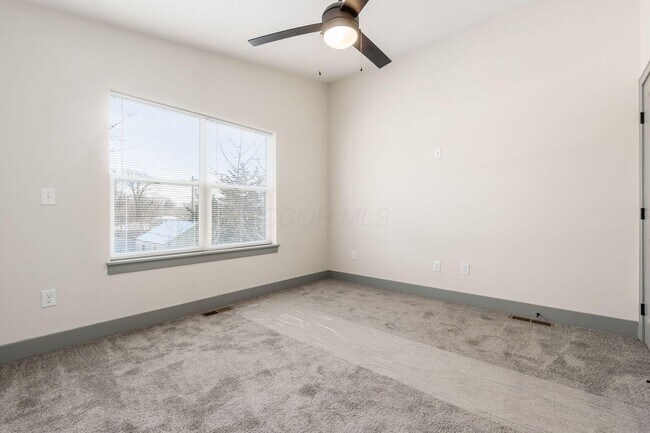 Building Photo - 172 Whitethorne Ave