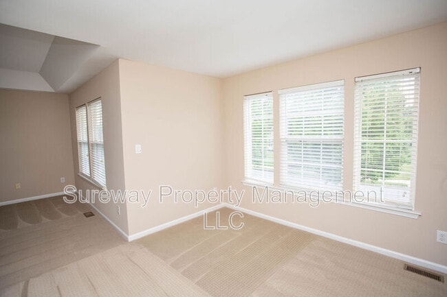 Building Photo - 7 Amaryllis Ln